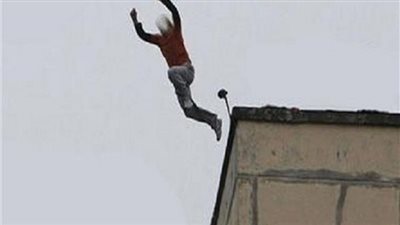 تاجر يلقى بنفسه من أعلى كوبرى 15 مايو
