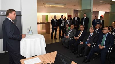 مدبولي يزور مرسيدس وبوش بألمانيا لإقامة استثمارات للشركتين في مصر