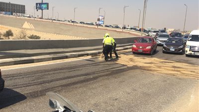 وقوع 3 حوادث سيارات بسبب بقعة زيت بالطريق الزراعي في أسيوط