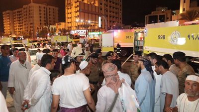 بالصور.. إجلاء 600 حاج بعد حريق بفندق في مكة