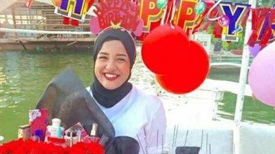 بالصور.. صدمة فتاة فاجأتها صديقاتها بهدية غير متوقعة في عيد ميلادها