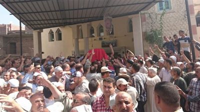 أهالي طوخ يشيعون جثمان أحد ضحايا مصعد «بنها الجامعي»