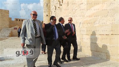 بالفيديو.. وزير الآثار يتفقد قلعة قايتباى في الإسكندرية