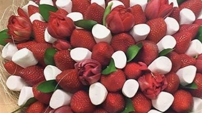 الفاكهة تتفوق على باقات الورد بين الأحبة (صور)