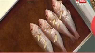 بالفيديو.. تعلمي طريقة عمل سمك البربوني بالروزماري