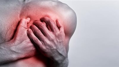 استشاري أمراض قلب يوضح أشهر أعراض الجلطة القلبية