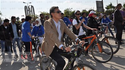 بالصور.. ماراثون للدراجات في جامعة حلوان بمشاركة زكريا ناصف