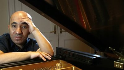 العازف العالمي وائل فاروق ضيف شرف أوركسترا القاهرة السيمفوني