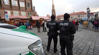 ألمانيا تعتقل «أباطرة تهريب البشر» داخل حافلات