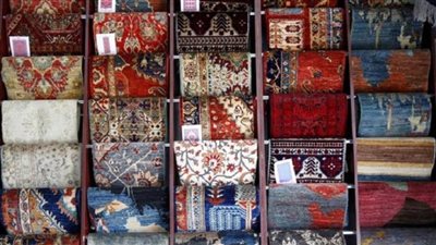 تمويل أول وحدة بالصعيد لصناعة السجاد اليدوي في أبوتيج