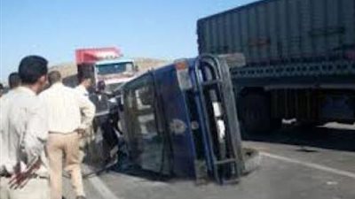 إصابة 4 أفراد شرطة في حادث تصادم سيارة شرطة وأتوبيس بنويبع