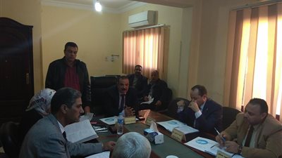 مجلس مياه القناة يستعرض الشروط البيئية لمحطات الشرب (صور)