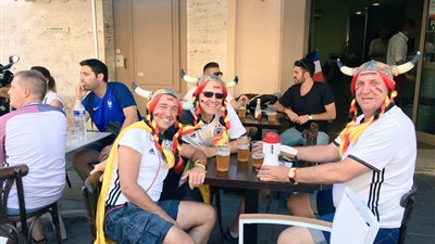 بالصور.. تقاليع جماهير فرنسا وألمانيا قبل موقعة نصف نهائي اليورو