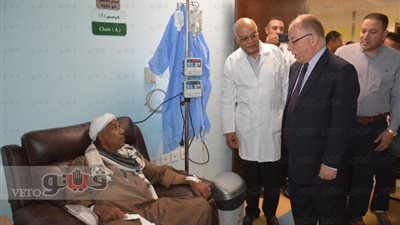 وزير الثقافة يزور مستشفى الأورمان لعلاج السرطان بالأقصر