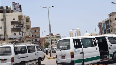 هدوء في مواقف الغردقة والتزام السائقين بالتعريفة الجديدة (صور)