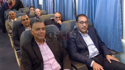 7 صور ترصد مغادرة مدبولي سوهاج بالقطار متوجها إلى قنا