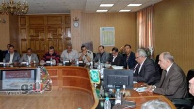 محافظ الشرقية يستعرض معدلات أداء مشروعات الصرف الصحي