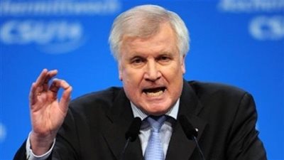 وزير داخلية ألمانيا: لم يعد بوسعي العمل مع ميركل