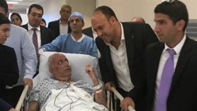 «كوشنير» و«جرينبلات» يزوران «عريقات» للاطمئنان على صحته