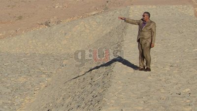 بالصور.. رئيس مدينة أبورديس يتفقد سد وادي بعبع استعدادا للسيول