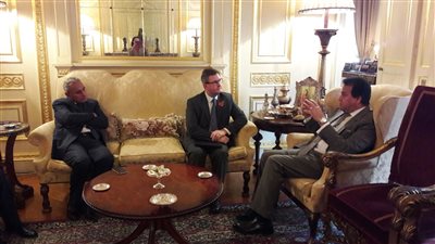 وزير التعليم العالى يبحث إنشاء أفرع للجامعات البريطانية بمصر