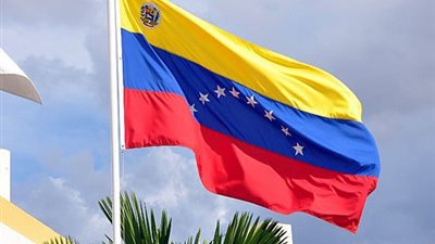 فنزويلا تسعى لتهدئة احتجاجات مع إلغاء قرار حل الكونجرس