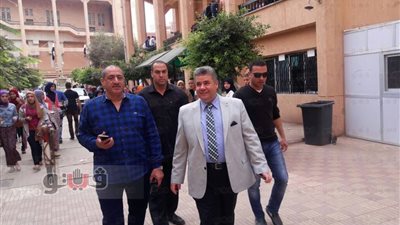 بالصور.. رئيس جامعة بنها يطالب كلية الآداب بتكثيف أعمال النظافة