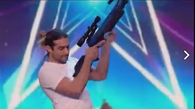 بالفيديو.. شاب يستخدم عضو لجنة برنامج مواهب في خدعة خطيرة