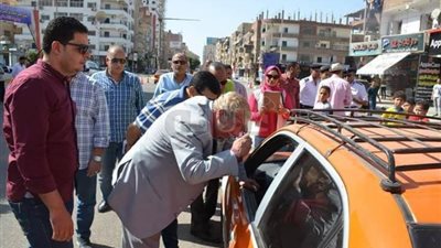 محافظ الإسماعيلية ومدير إدارة المرور يتابعان تطبيق التعريفة الجديدة