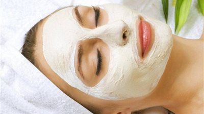 وصفة طبيعية للتخلص من آثار الشمس على البشرة بالزبادي والعسل