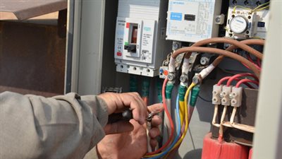 الداخلية تضبط 1867 قضية سرقة تيار و1677 مخالفة مرورية