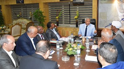 هموم ومشكلات المواطن البسيط محور لقاء محافظ أسوان بالنواب (صور)