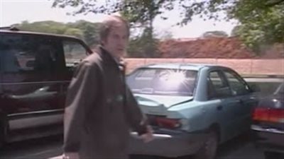 بالفيديو.. منفذ محاولة اغتيال ريجان يتجول في فيرجينيا بعد الإفراج عنه