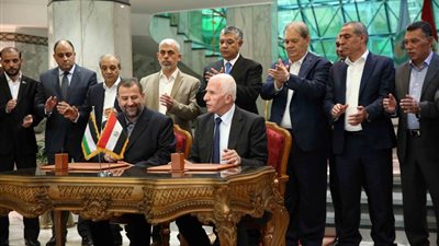 دبلوماسي يكشف أهداف روسيا من دعوة الفصائل الفلسطينية للحوار