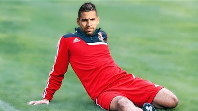 مؤمن زكريا يصيب مارتن يول أثناء مران الأهلي