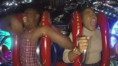 بالفيديو.. رد فعل شاب يركب لعبة المنجنيق لأول مرة