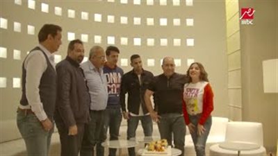 رزان المغربي تغني لمحمد صلاح: «مالك قاعد على الدكة» (فيديو)