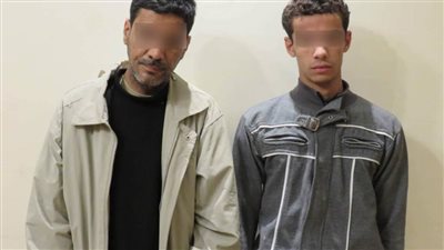 صورة السائق ونجل شقيقه المتهمين بسرقة طالبتين بالإكراه بالتجمع الأول