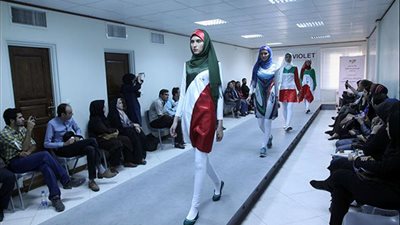 الأمن الإيراني يلاحق العاملين في الموضة ويغلق صالونات التجميل