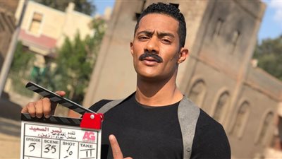 الهاربة آيات عرابي تهاجم محمد رمضان: «فنان درجة عاشرة»