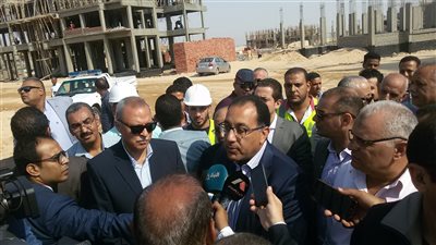 رئيس الوزراء يتفقد مشروع تنمية المراشدة على مساحة 12 ألف فدان (صور)
