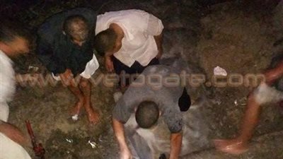 بالصور.. هبوط أرضي يتسبب في انفجار خط مياه بقرية قهبونه في الشرقية