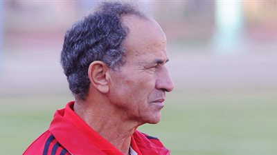 مبروك يعلن قائمة الأهلي أمام المصري وعودة 