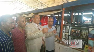 بالصور.. «عبد التواب» يتفقد تجهيزات معرض العيد بسوق الترجمان