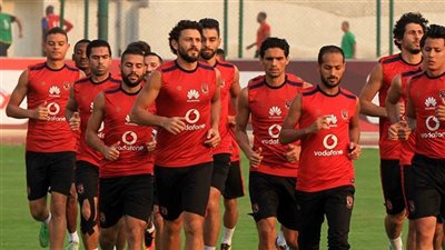 «نصف دستة لاعبين» يكتفون بالتأهيل في مران الأهلي الصباحي