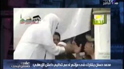 أحمد موسى يعرض فيديو لـ «محمد حسان» أثناء مبايعته تنظيم داعش