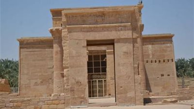 أسباب تعامد الشمس على معبد هيبس بالخارجة وعدم اهتمام الآثار بالظاهرة