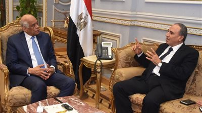 نقيب الصحفيين عقب لقاء رئيس النواب: على الدولة دعم مستلزمات الطباعة