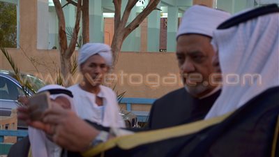 بالصور.. وفد كويتي يلتقط «سيلفي» مع شيخ الأزهر بالأقصر