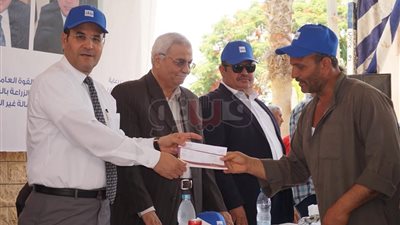 قوى الشرقية تحتفل بالعمالة غير المنتظمة وتسلم 32 شهادات أمان